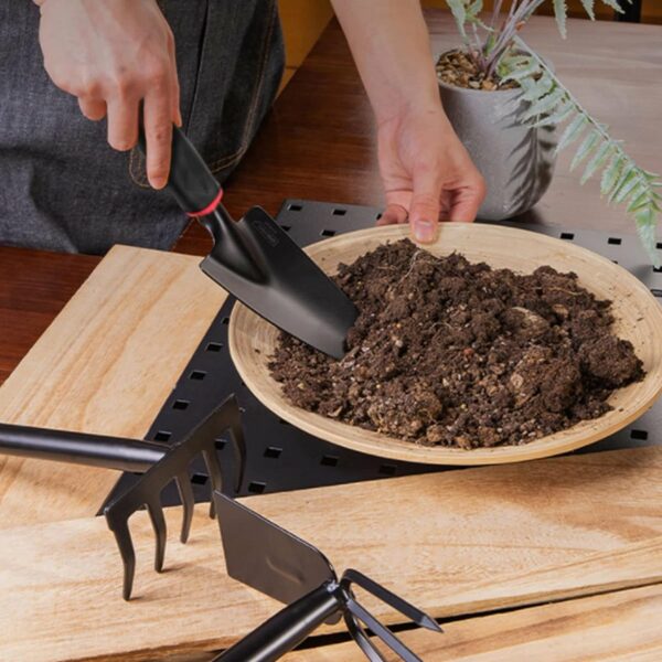 Ergonomische Gartenschaufeln und -rechen – Bild 4