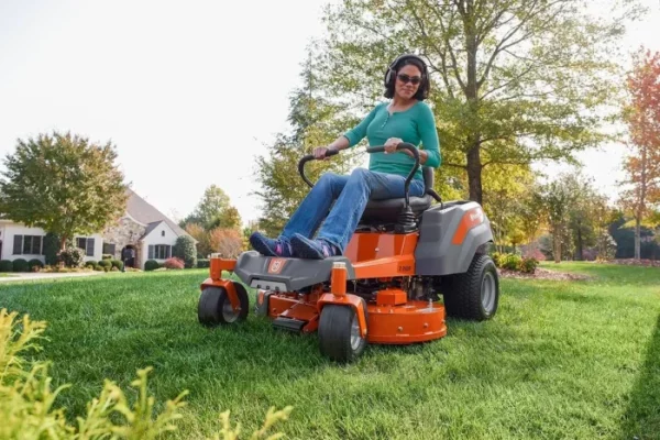 Husqvarna Zero Turn Z242F - Image 3