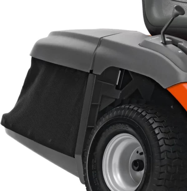 Husqvarna Rasentraktor TC 138L Winterpaket mit Schneeschild, Gummileiste, Gewicht und Schneeketten – Modell 2023 - Image 3