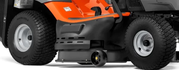 Husqvarna Rasentraktor TC 238TX Winterpaket mit Schneeschild, Gummileiste, Gewicht und Schneeketten – Modell 2023 – Bild 6