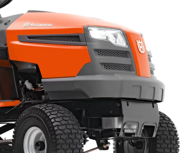 Husqvarna Rasentraktor TC 138L Winterpaket mit Schneeschild, Gummileiste, Gewicht und Schneeketten – Modell 2023 - Image 5