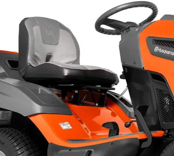 Husqvarna Rasentraktor TC 238TX Winterpaket mit Schneeschild, Gummileiste, Gewicht und Schneeketten – Modell 2023 – Bild 7