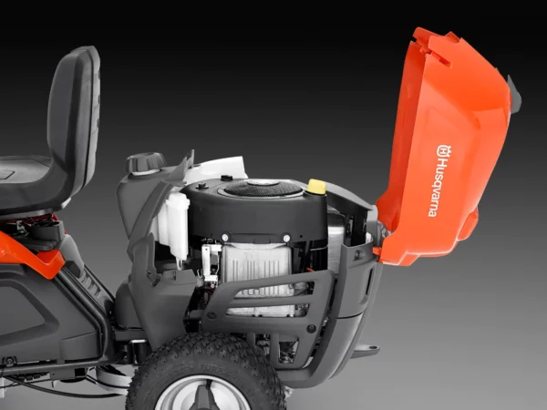 Husqvarna Frontmäher R 112C mit Mähdeck Combi 85 – Winterpaket mit Schneeschild, Gummileiste und Schneeketten – Modell 2023 - Image 8
