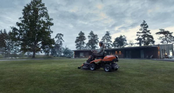Husqvarna Profi-Frontmäher R 216T AWD – Grundgerät mit Mähwerk – Modell 2022 - Image 4