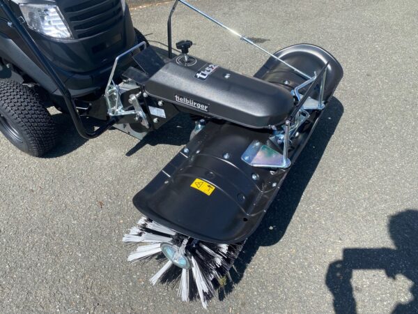 Black Edition Rasentraktor Pro 225/92 Twin H mit Kehrmaschine - Image 11