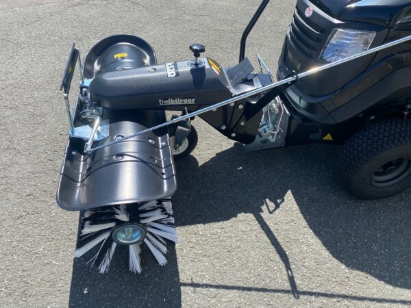 Black Edition Rasentraktor Pro 225/92 Twin H mit Kehrmaschine - Image 12