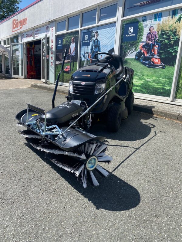 Black Edition Rasentraktor Pro 225/92 Twin H mit Kehrmaschine - Image 13
