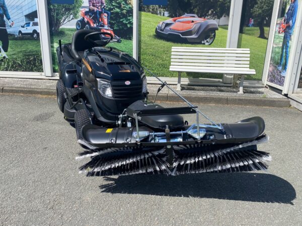 Black Edition Rasentraktor Pro 225/92 Twin H mit Kehrmaschine - Image 15