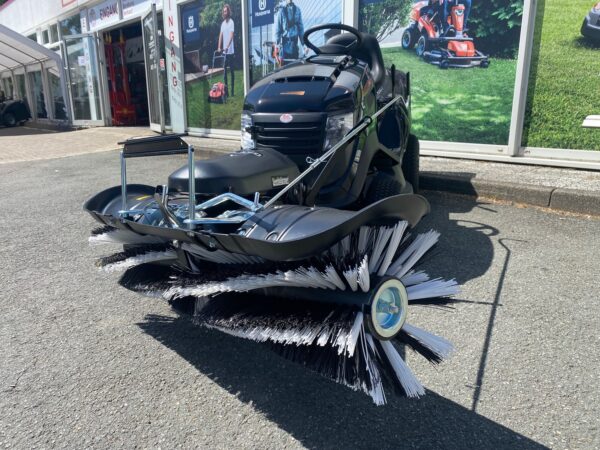 Black Edition Rasentraktor Pro 225/92 Twin H mit Kehrmaschine - Image 17