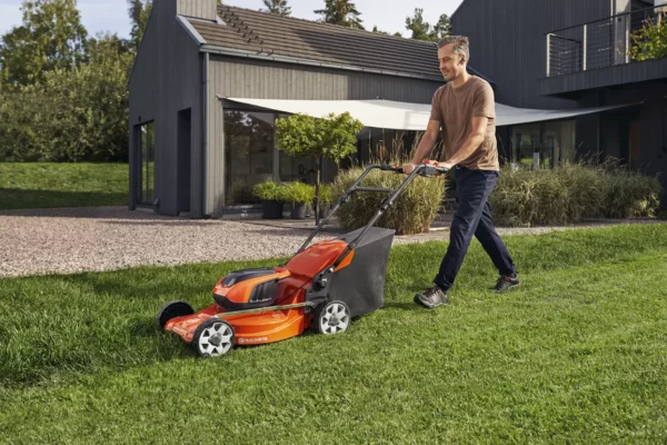 HUSQVARNA LC 142iS inkl. Akku und Ladegerät - Image 2